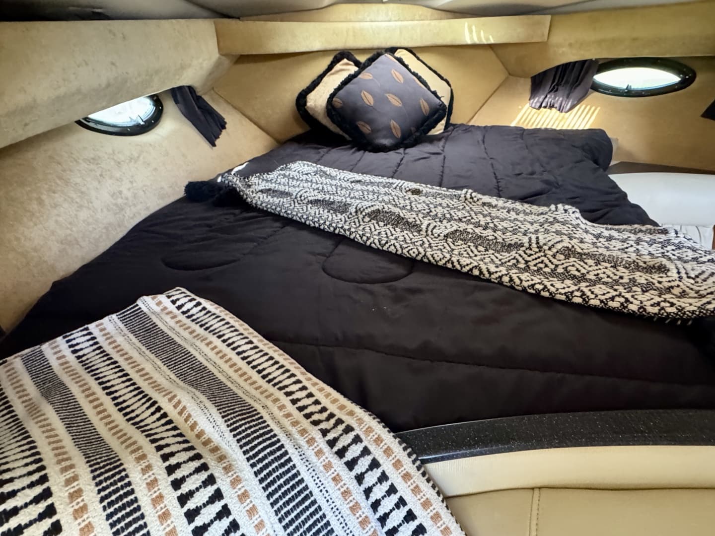 2004 Regal 3260 Commodore