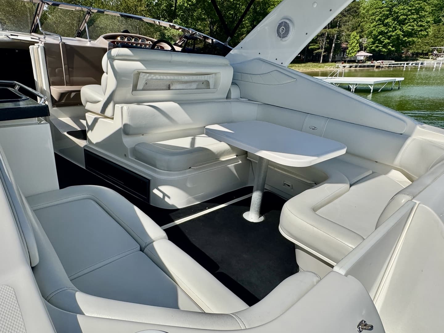 2004 Regal 3260 Commodore