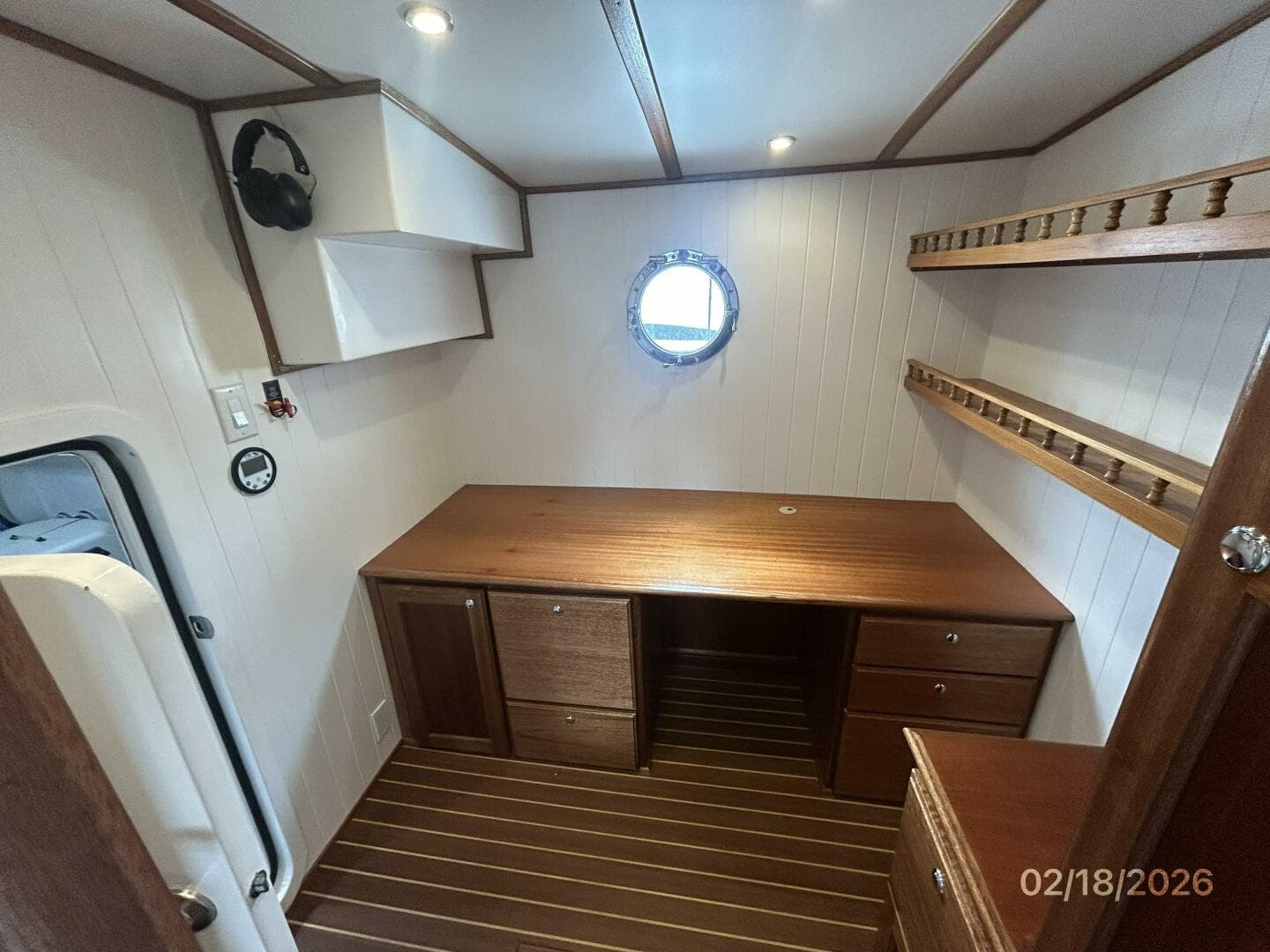 37' Great Harbour port guest-office