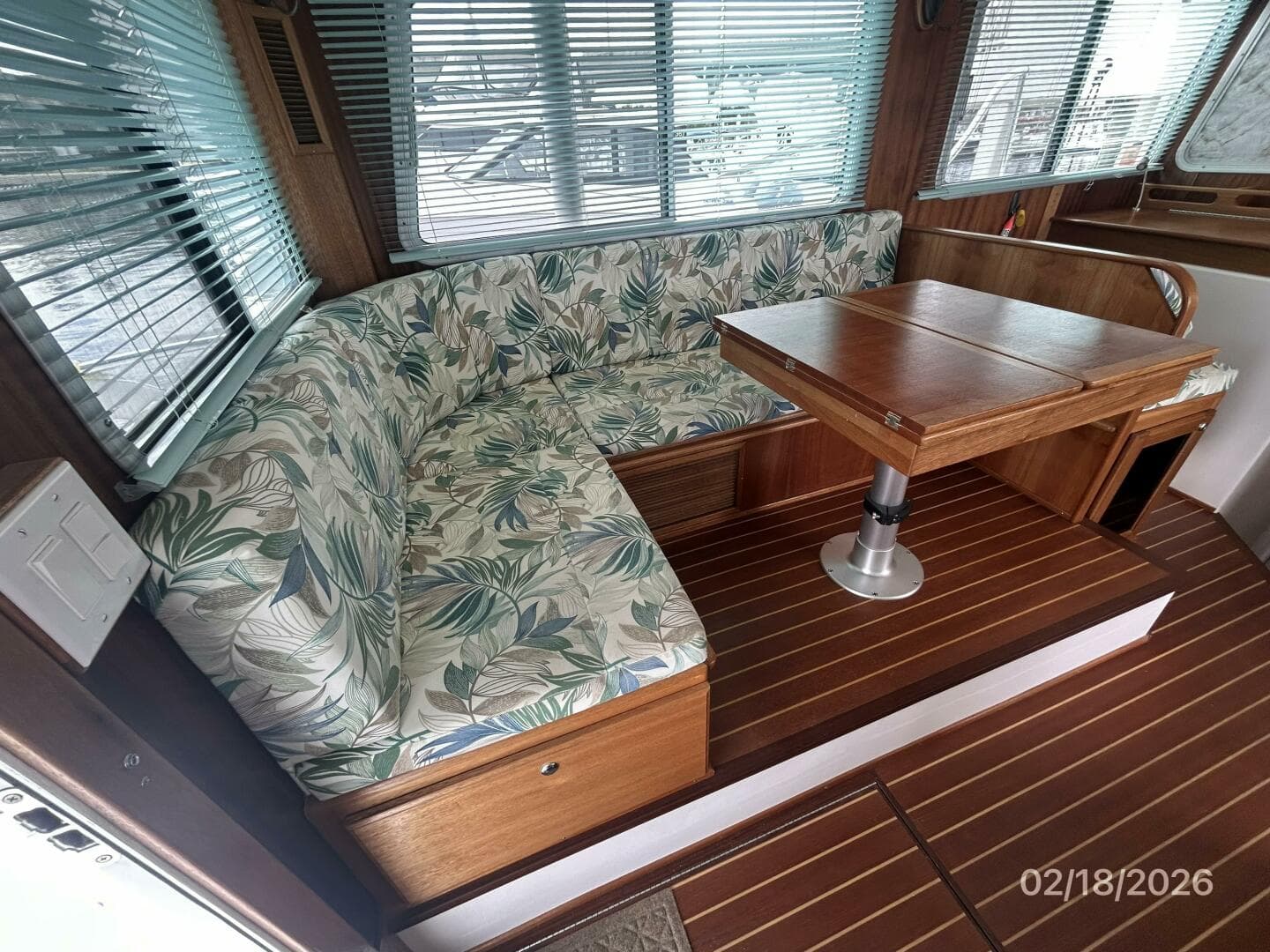 37' Great Harbour salon port seating2