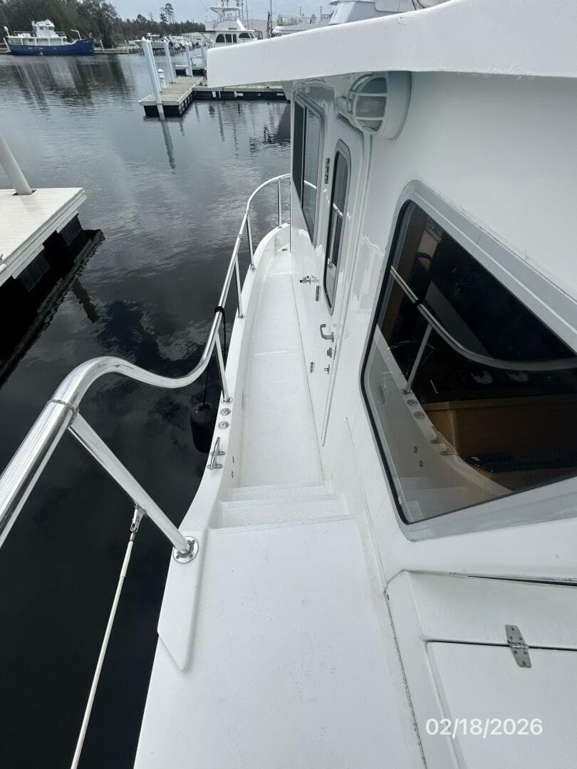 37' Great Harbour starboard side deck2