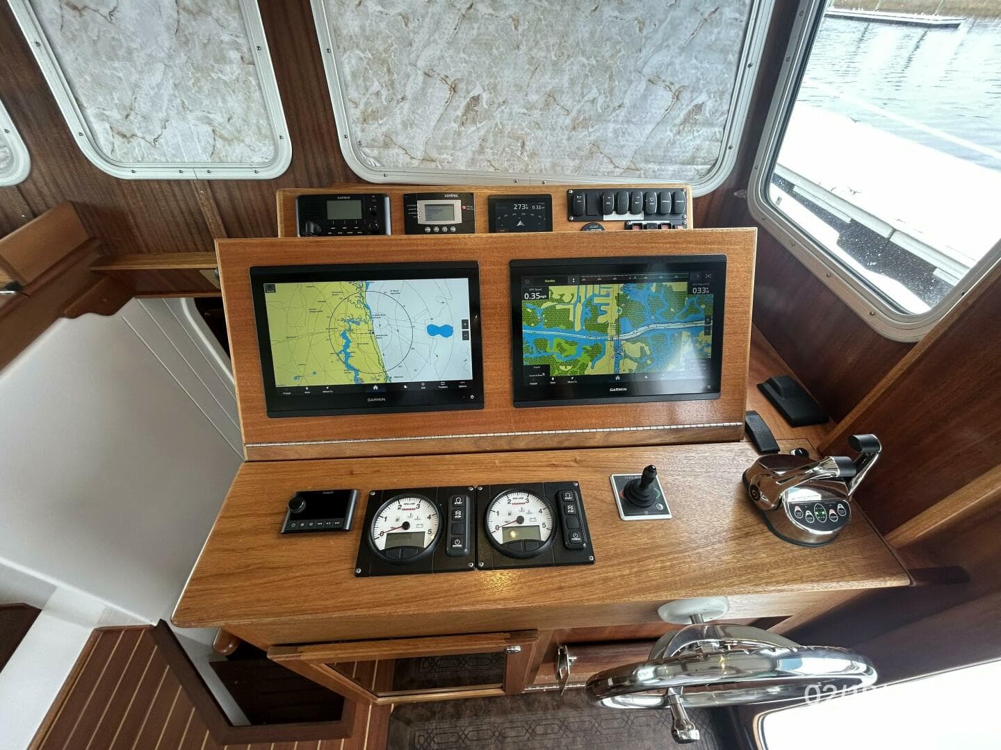 37' Great Harbour helm2