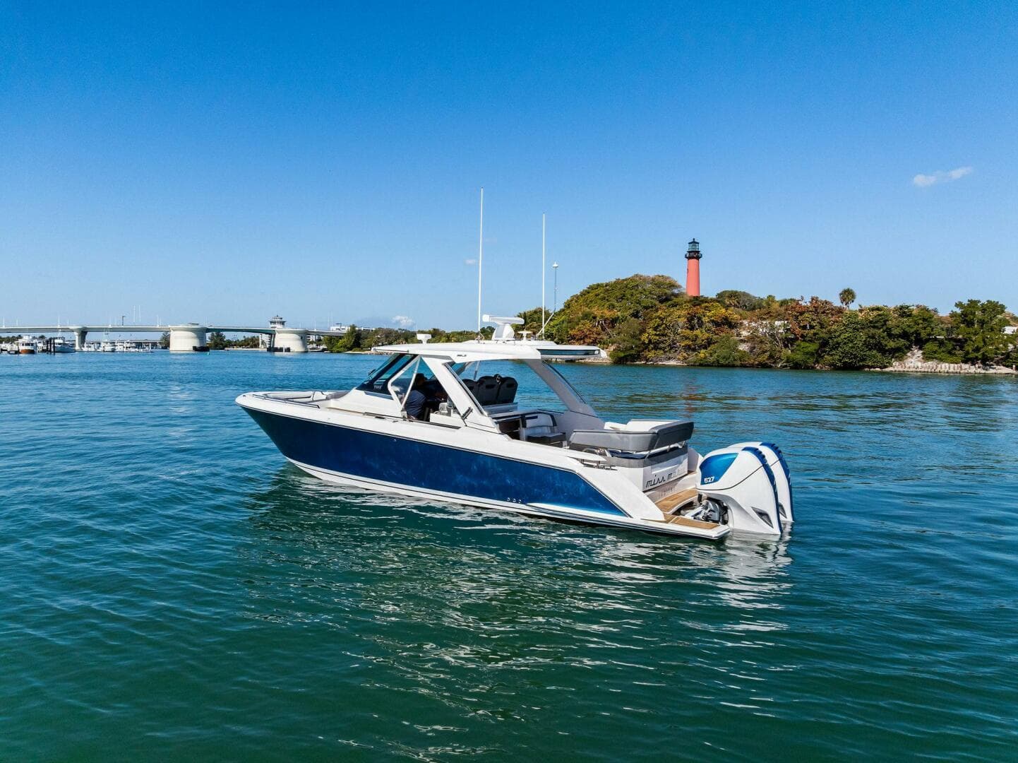 2019 Tiara Yachts 38 LS