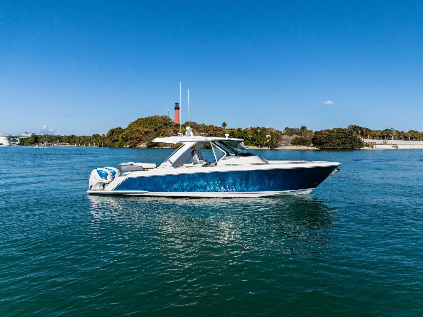 2019 Tiara Yachts 38 LS