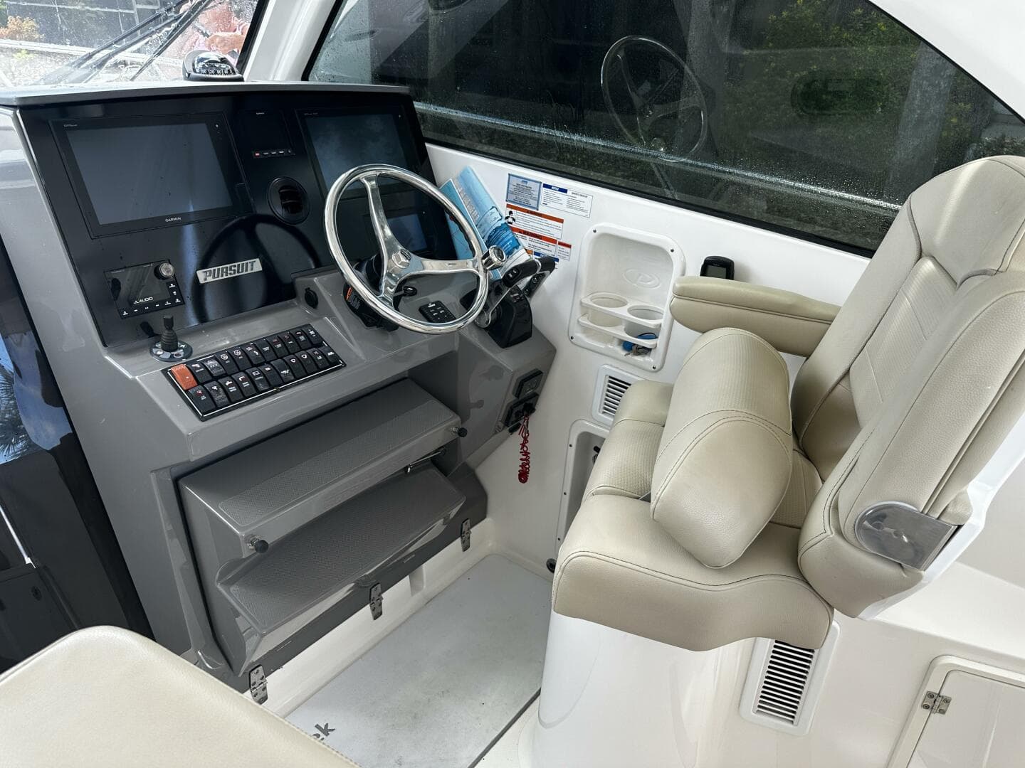 Pursuit OS 325 - Helm