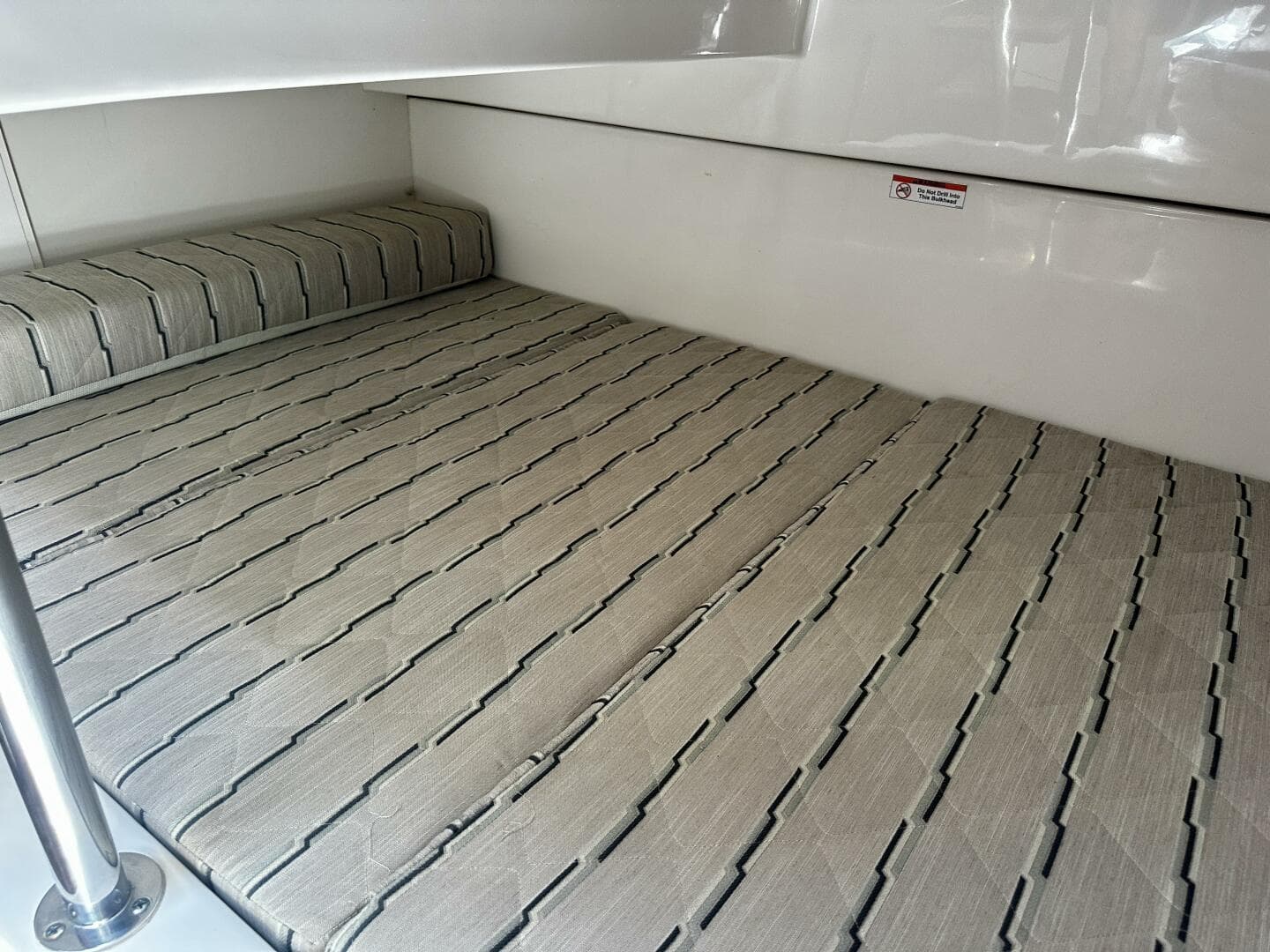 Pursuit OS 325 - Interior