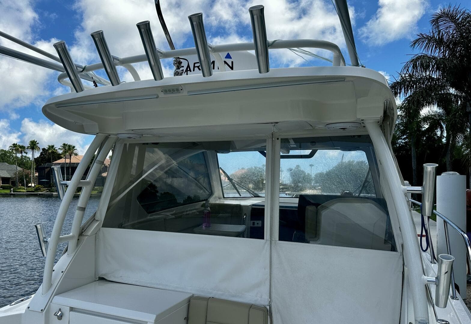 Pursuit OS 325 - Exterior