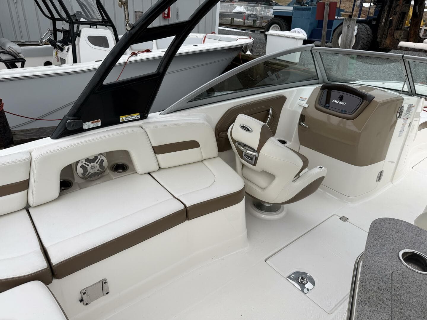 2016 Chaparral 264 Sunsesta