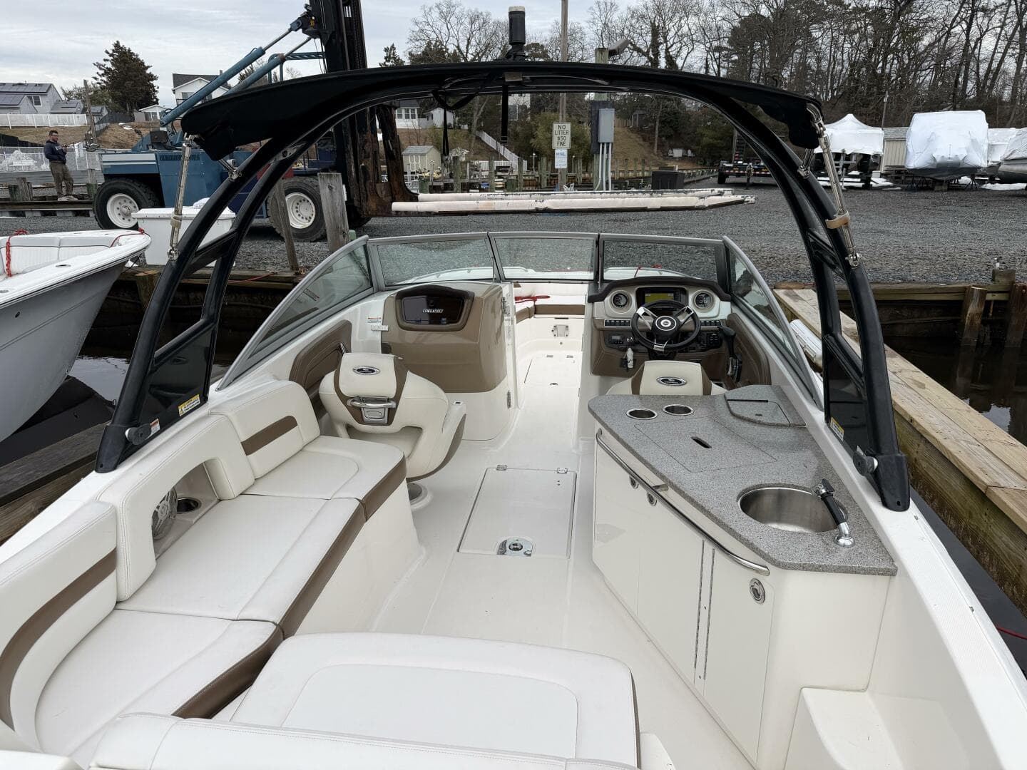 2016 Chaparral 264 Sunsesta