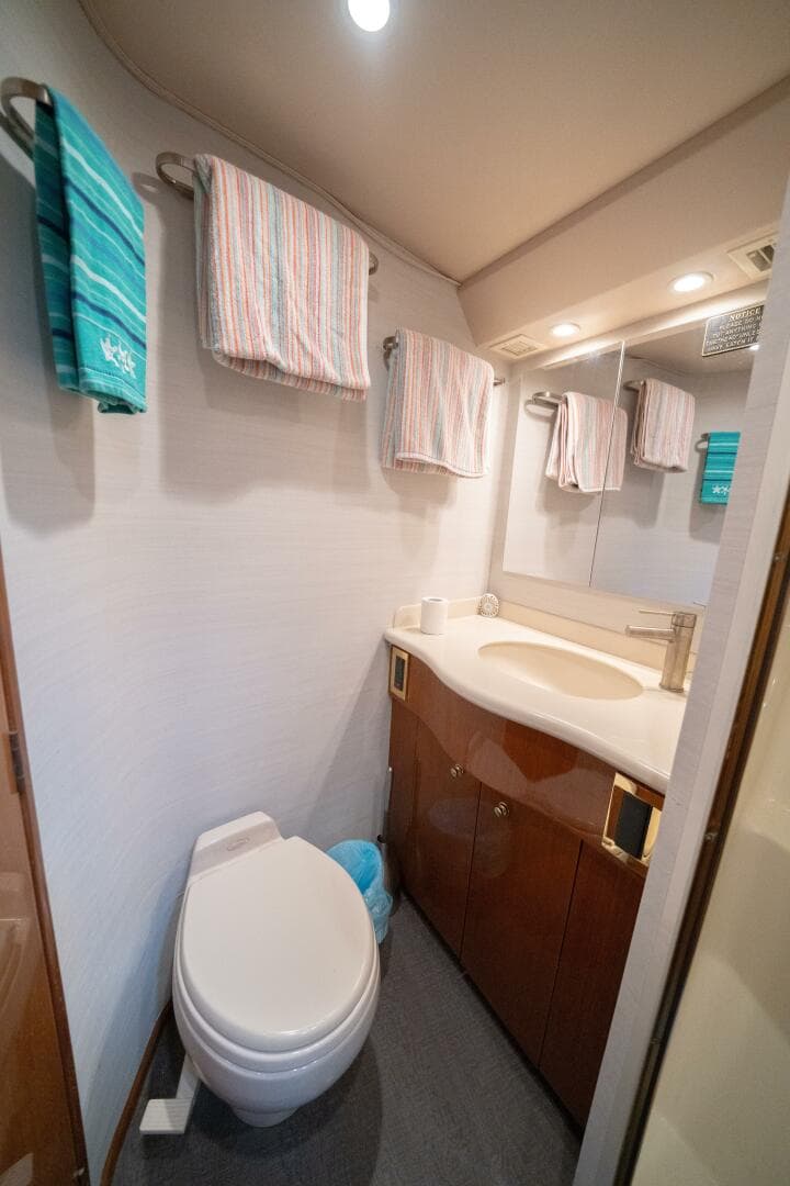 2005 Viking 52 Convertible "Aquaholic"