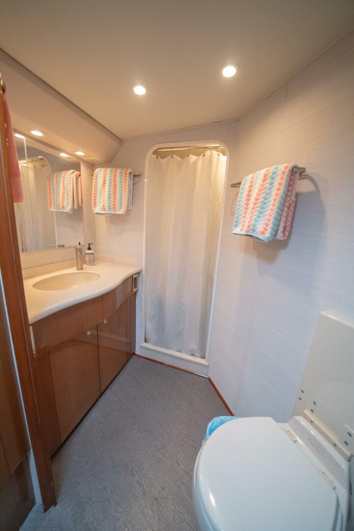 2005 Viking 52 Convertible "Aquaholic"