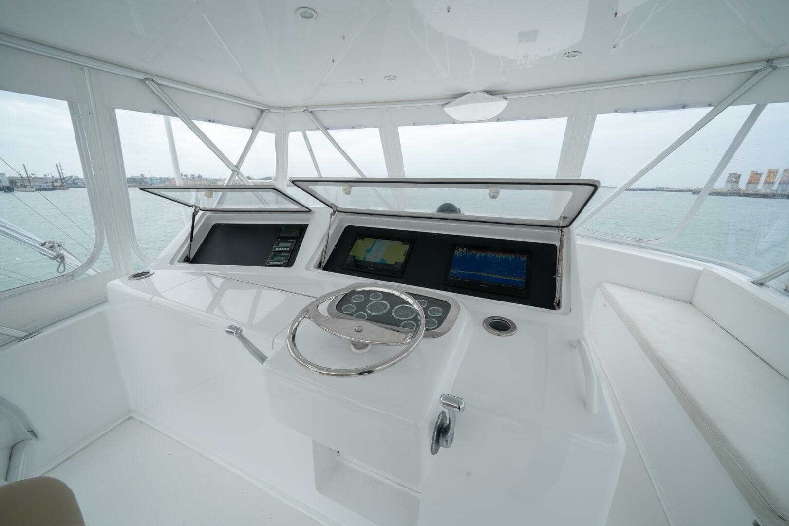 2005 Viking 52 Convertible "Aquaholic"