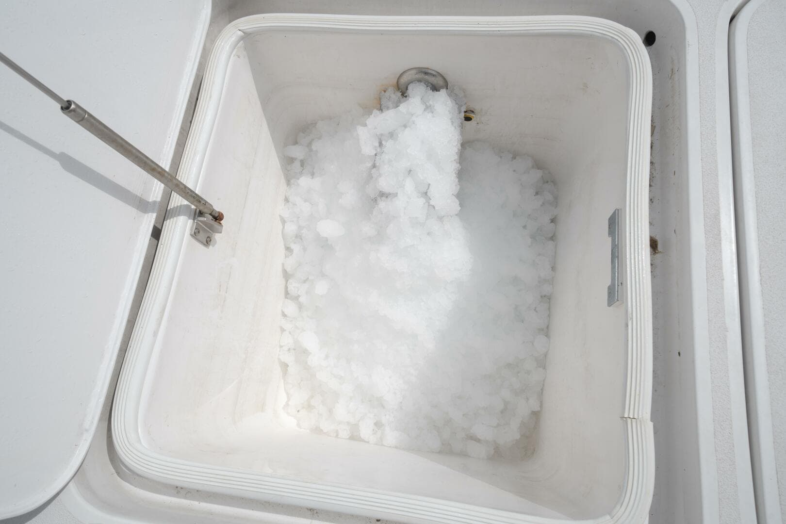 2005 Viking 52 Convertible "Aquaholic"