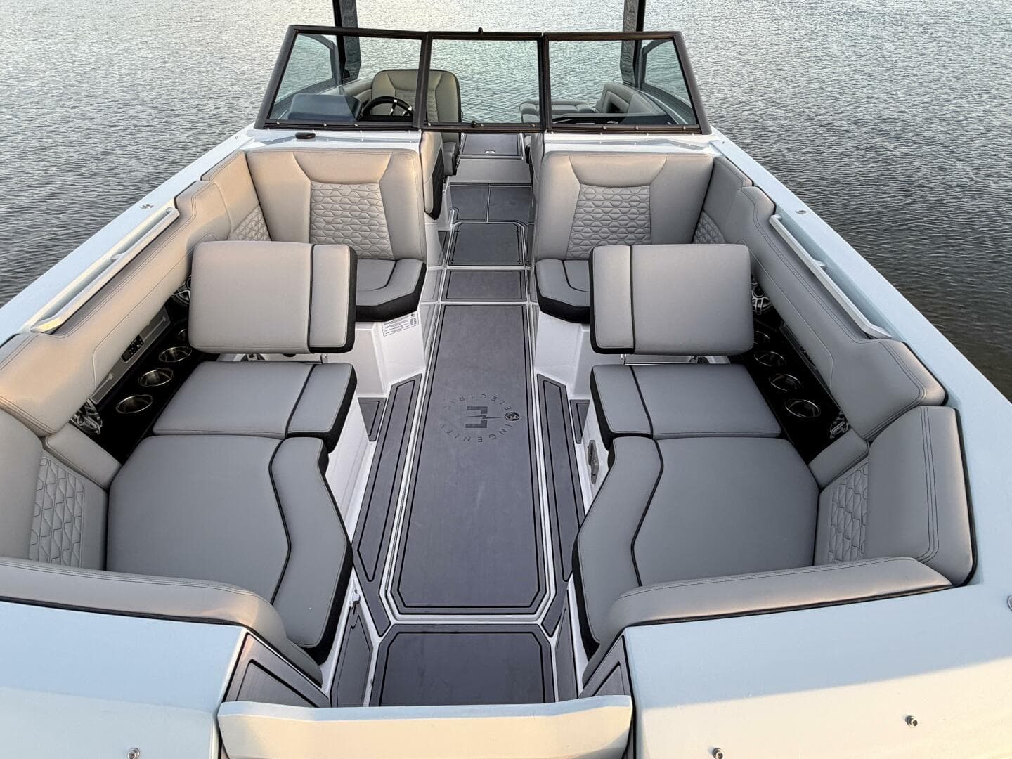 2023 Correct Craft Ingenity 23EL2 Electric Boat