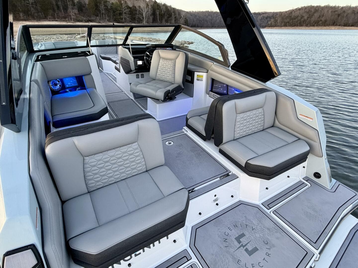 2023 Correct Craft Ingenity 23EL2 Electric Boat