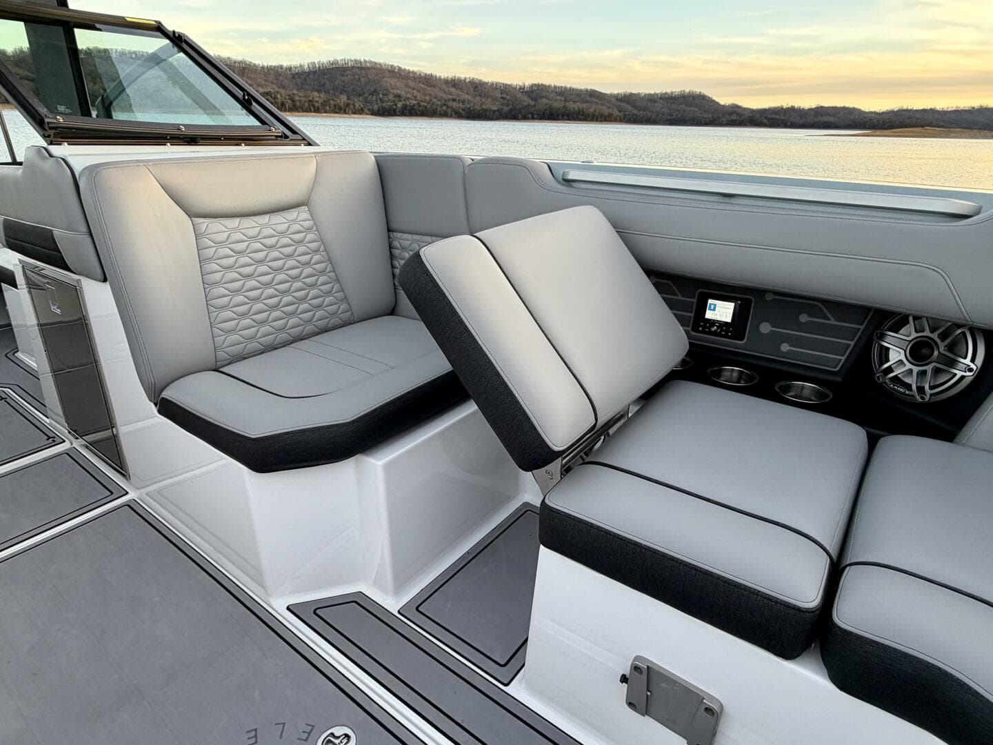 2023 Correct Craft Ingenity 23EL2 Electric Boat