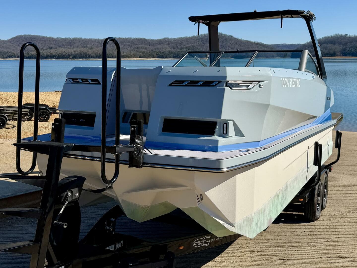 2023 Correct Craft Ingenity 23EL2 Electric Boat