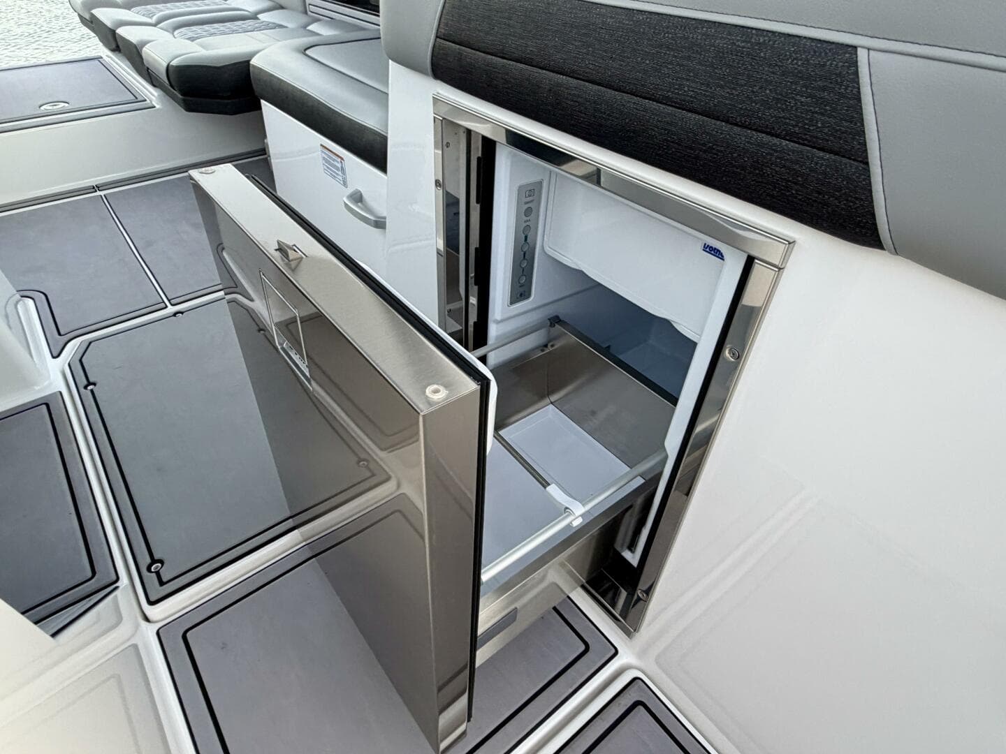 2023 Correct Craft Ingenity 23EL2 Electric Boat