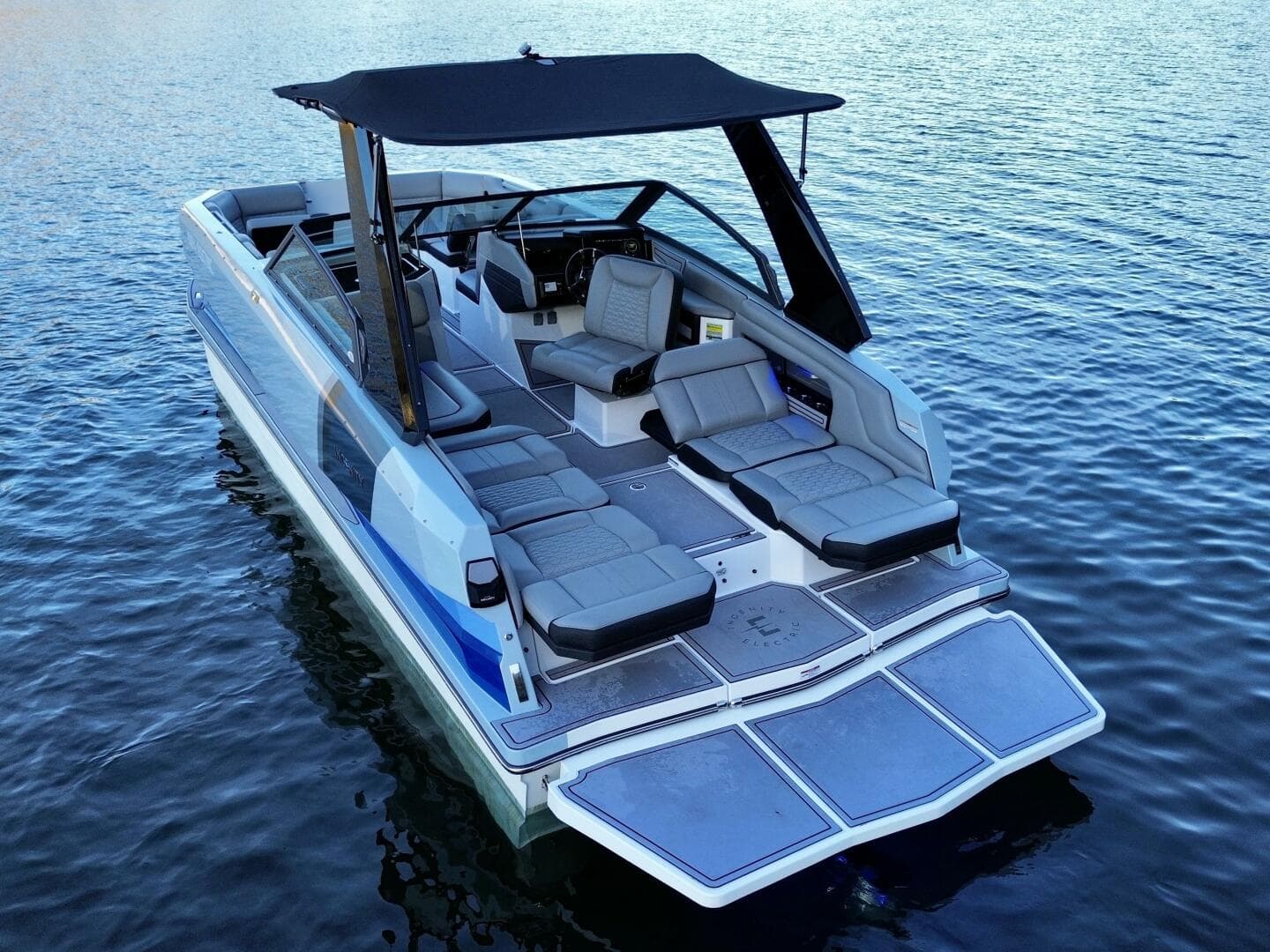 2023 Correct Craft Ingenity 23EL2 Electric Boat