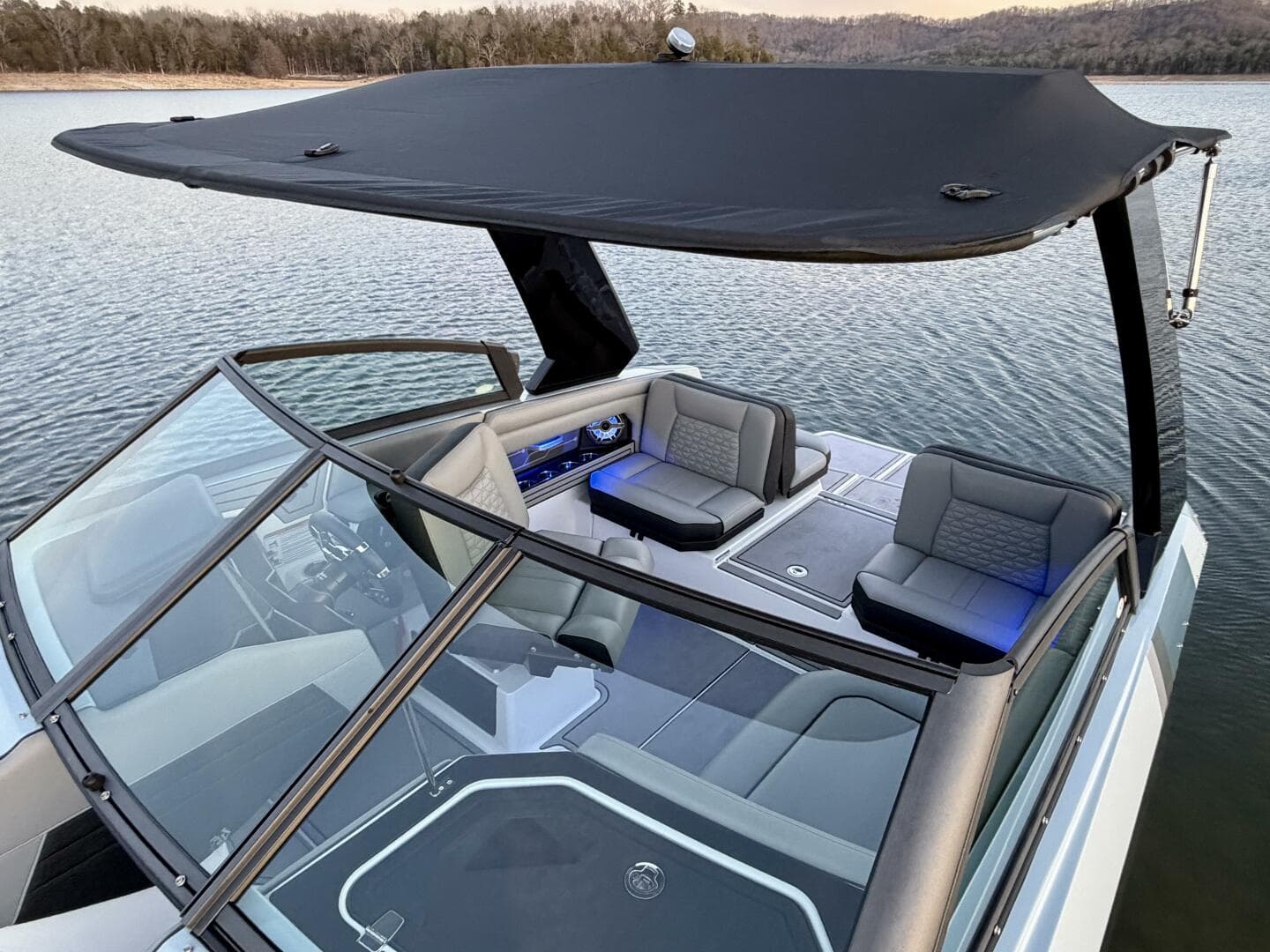 2023 Correct Craft Ingenity 23EL2 Electric Boat