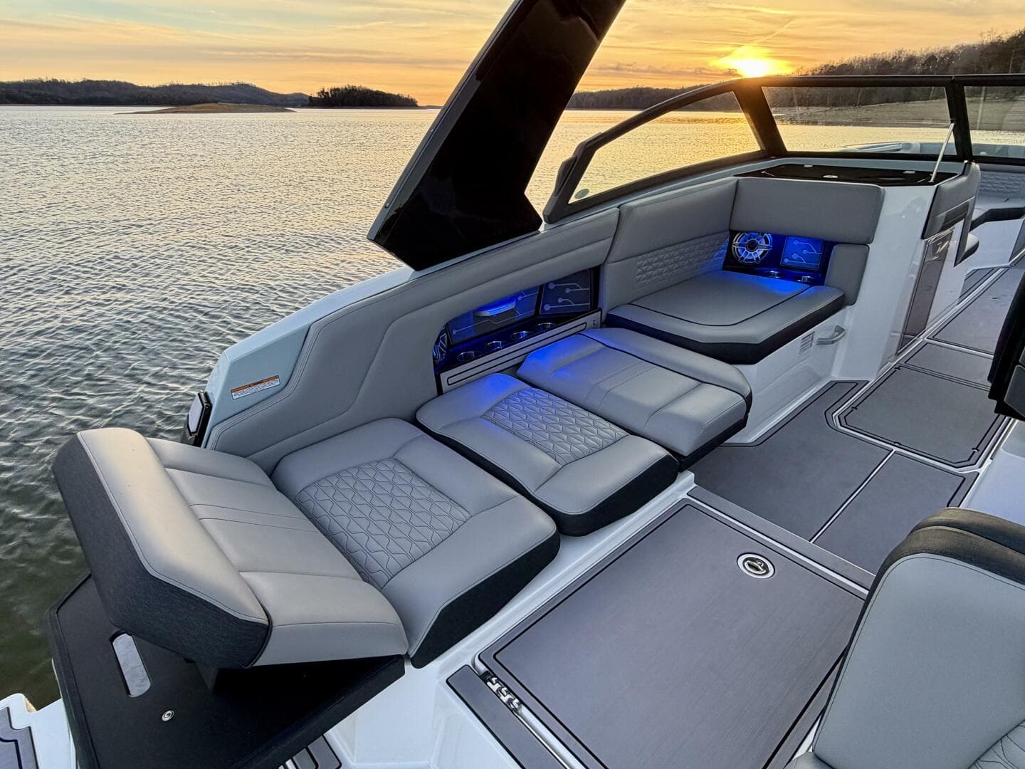 2023 Correct Craft Ingenity 23EL2 Electric Boat