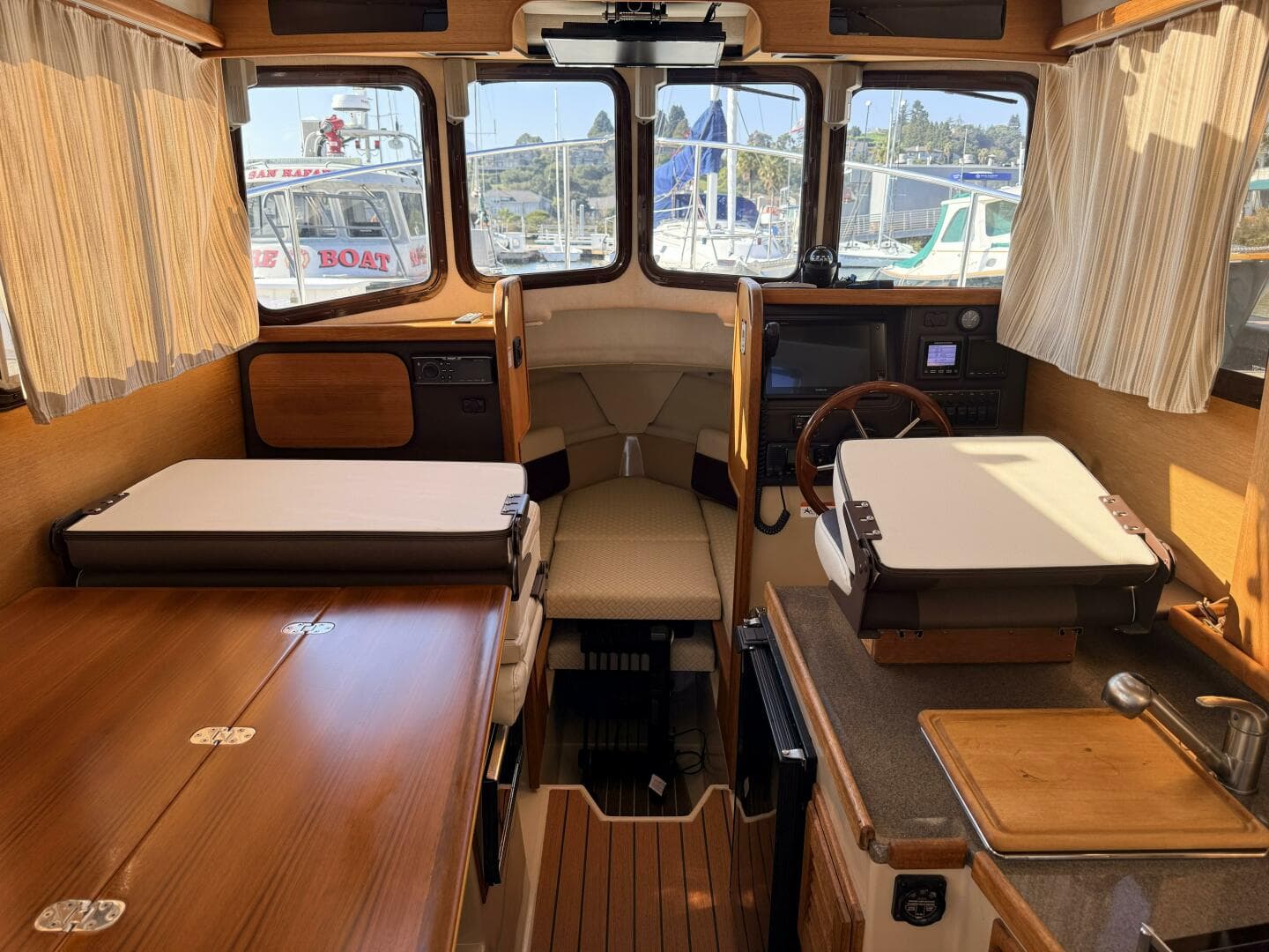 2016 Ranger Tugs R-25 SC