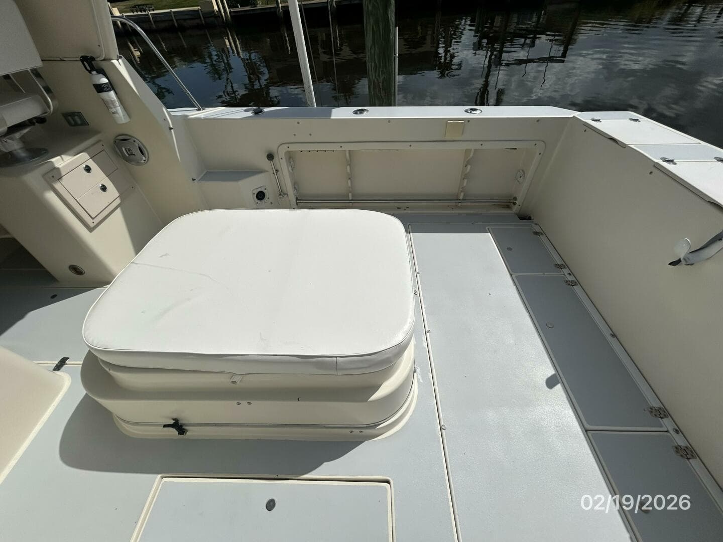 28' Albin cockpit starboard