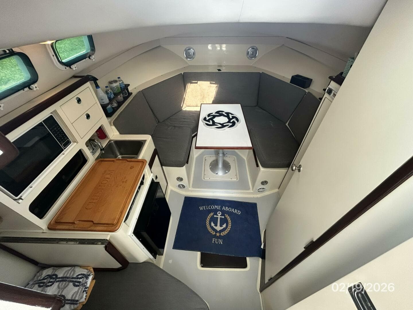 28' Albin cabin forward