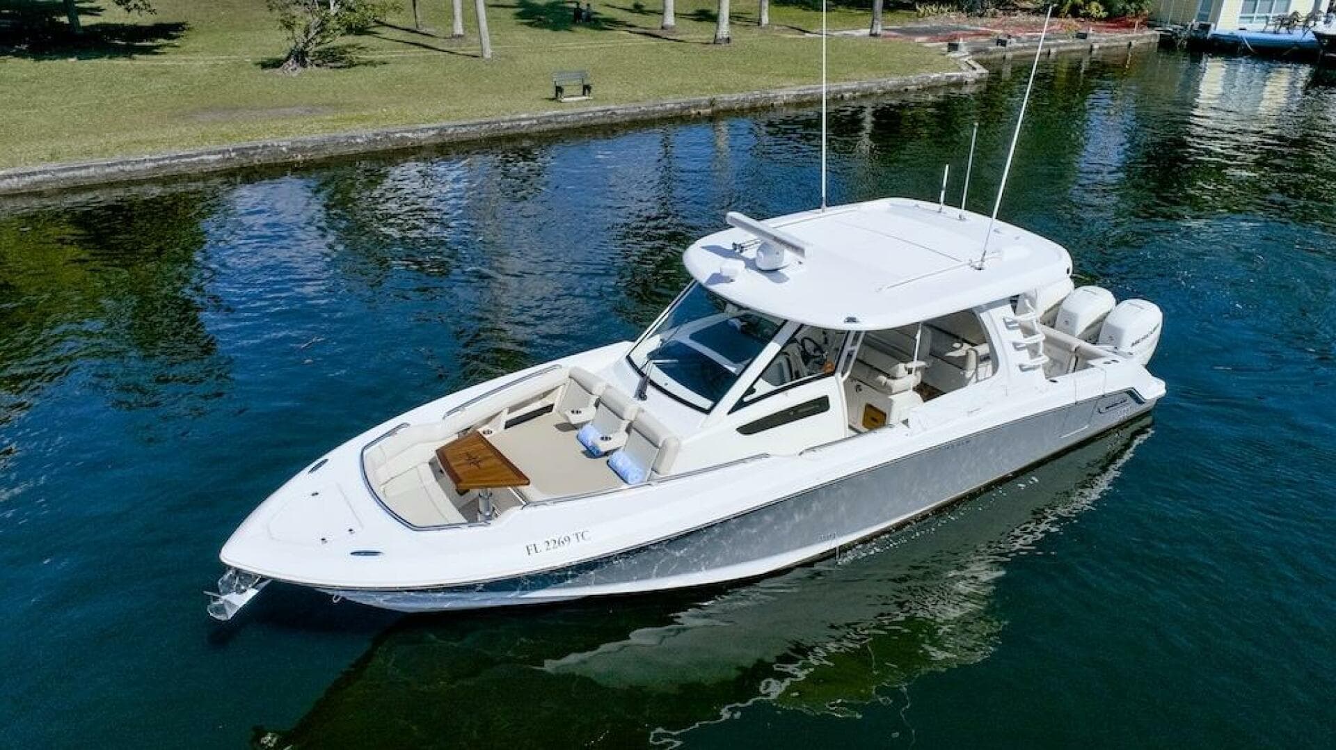 2019 Boston Whaler 350 Realm