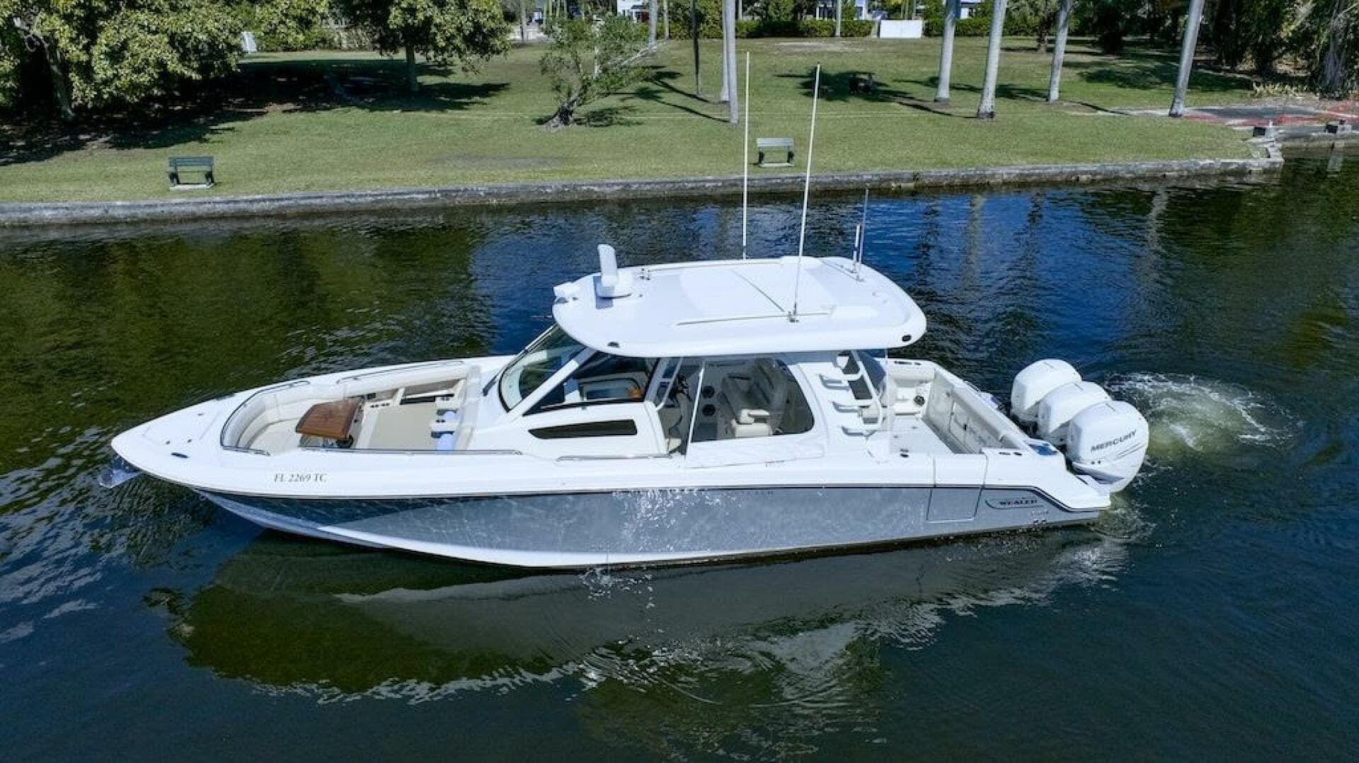 2019 Boston Whaler 350 Realm