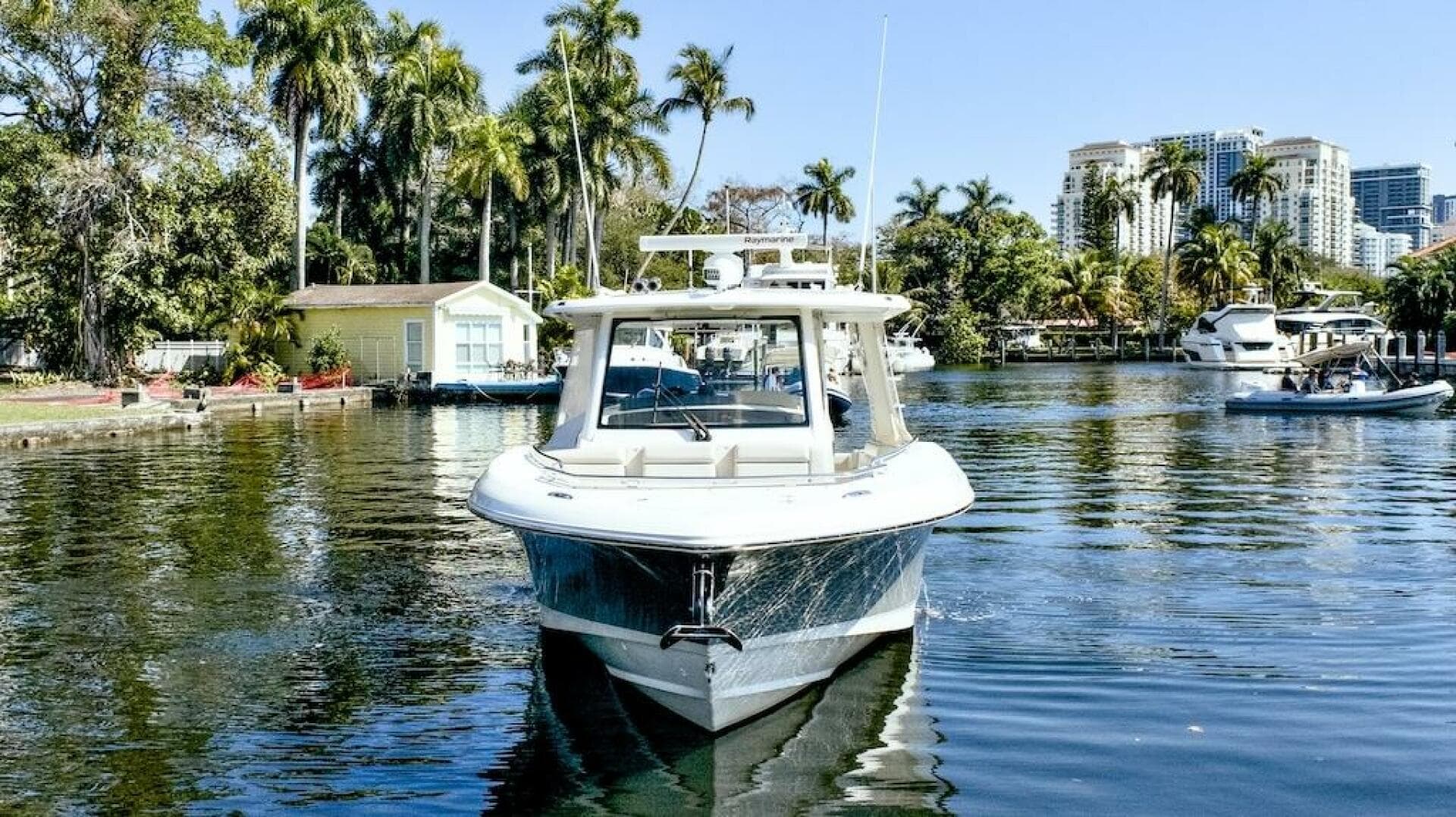 2019 Boston Whaler 350 Realm