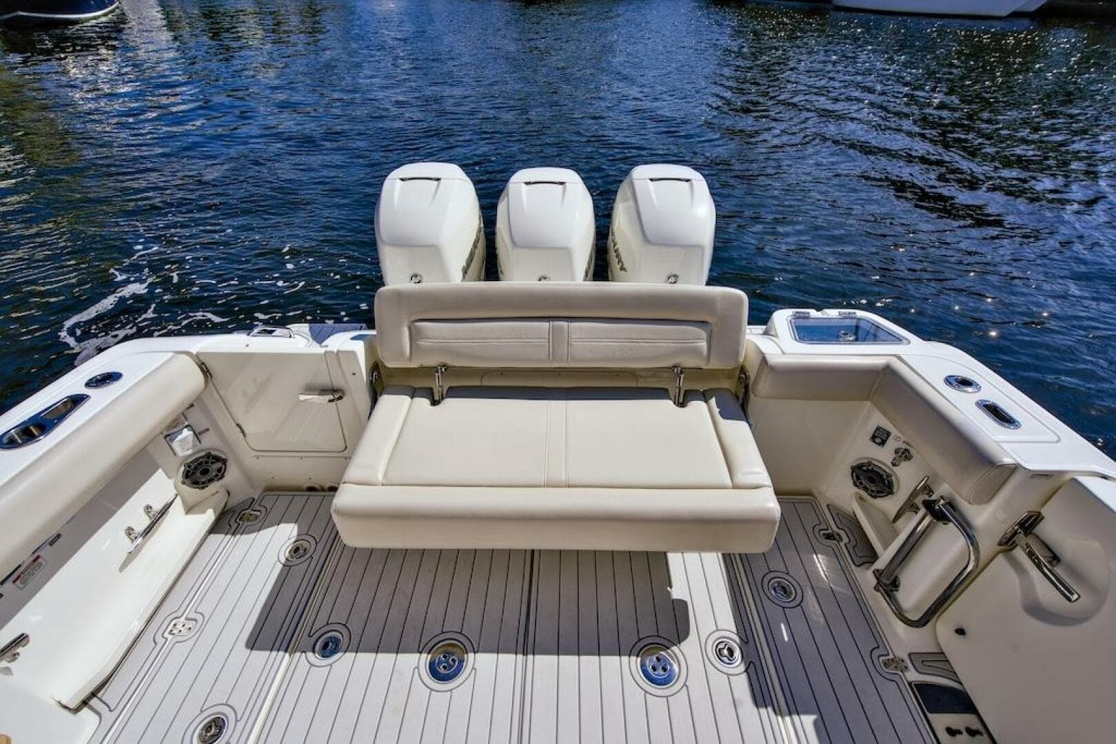 2019 Boston Whaler 350 Realm