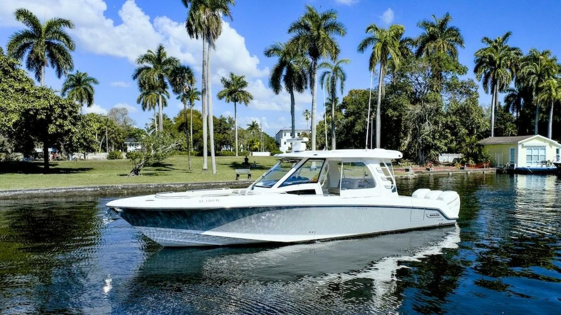 2019 Boston Whaler 350 Realm