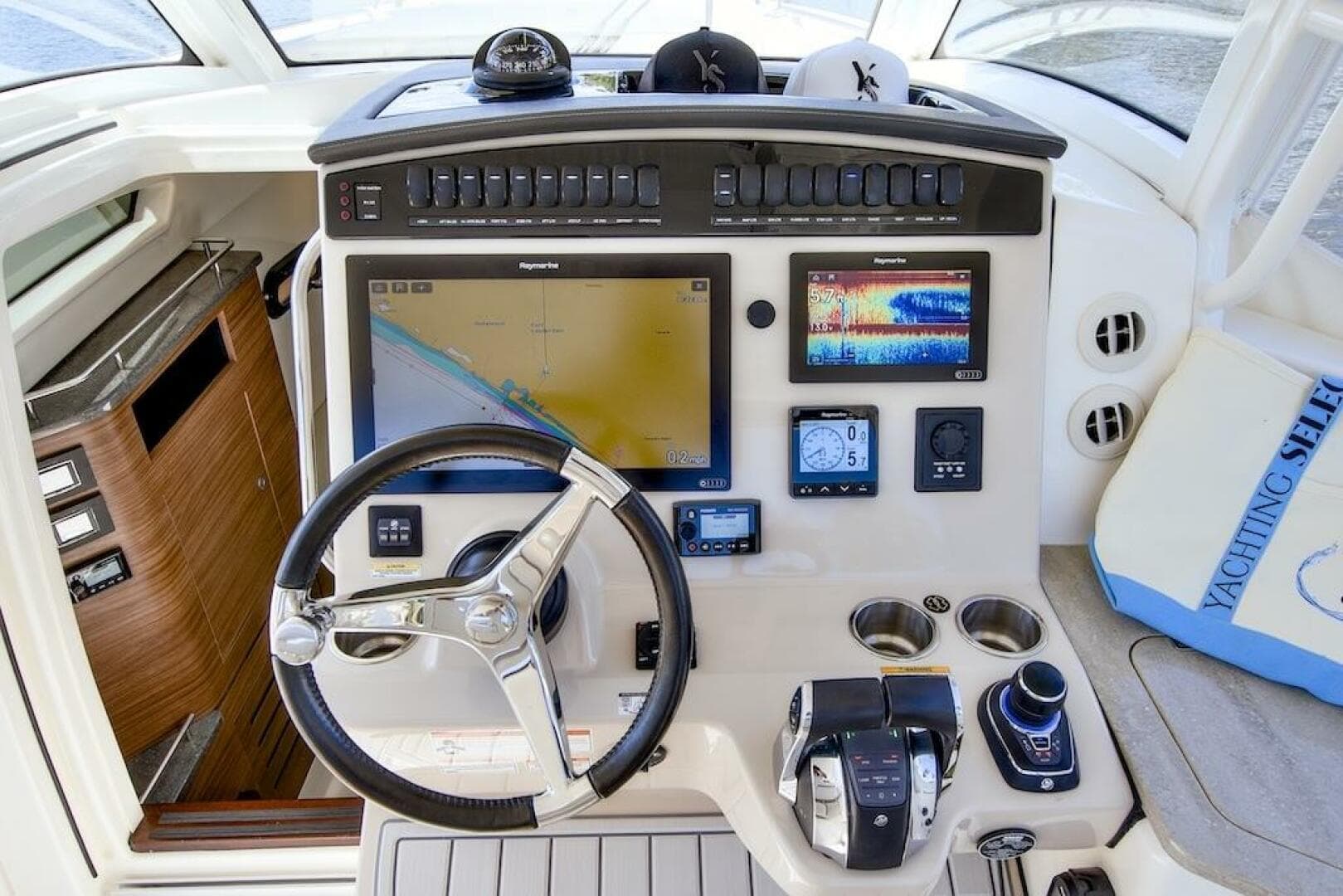 2019 Boston Whaler 350 Realm