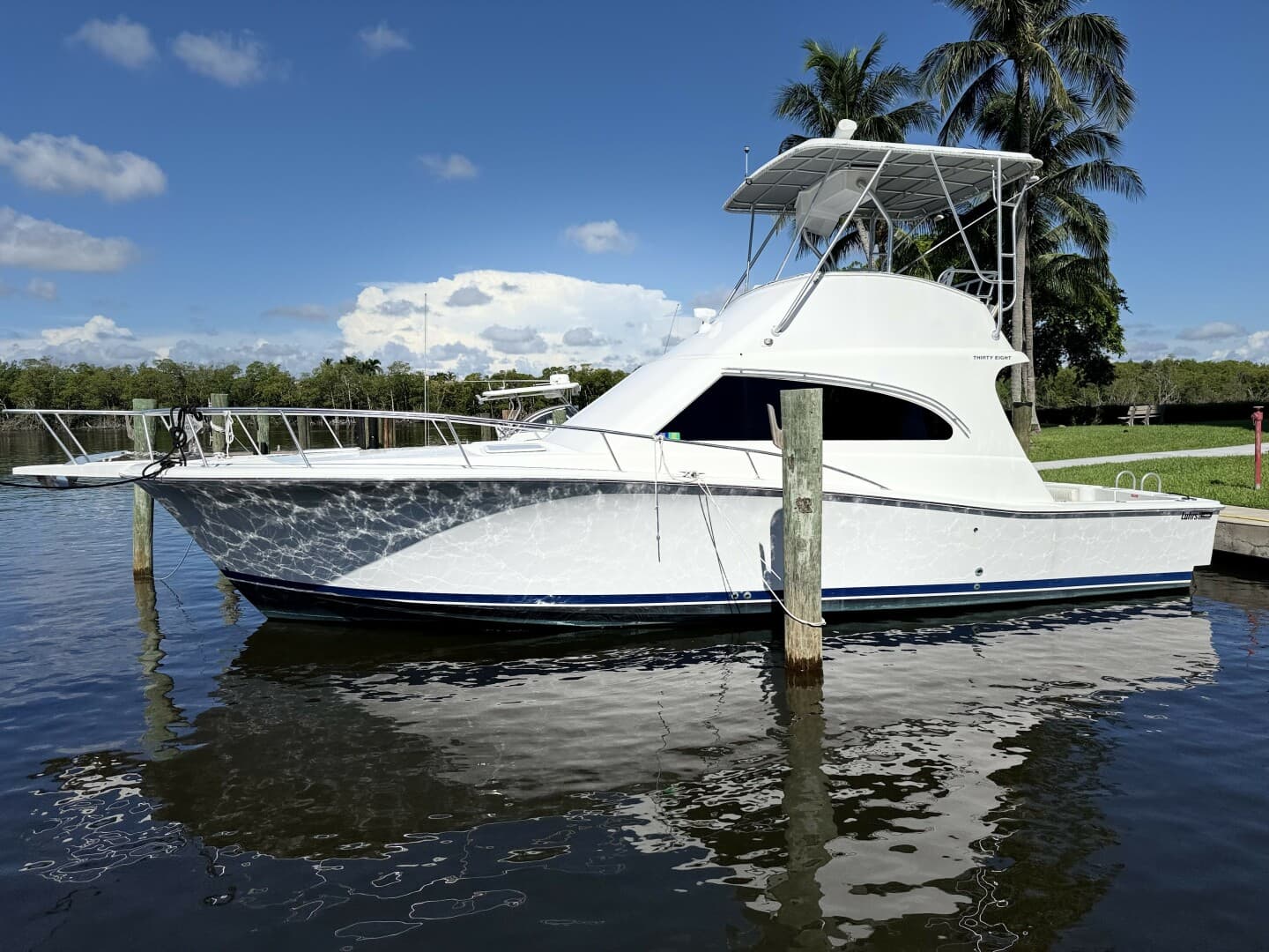2005 Luhrs 