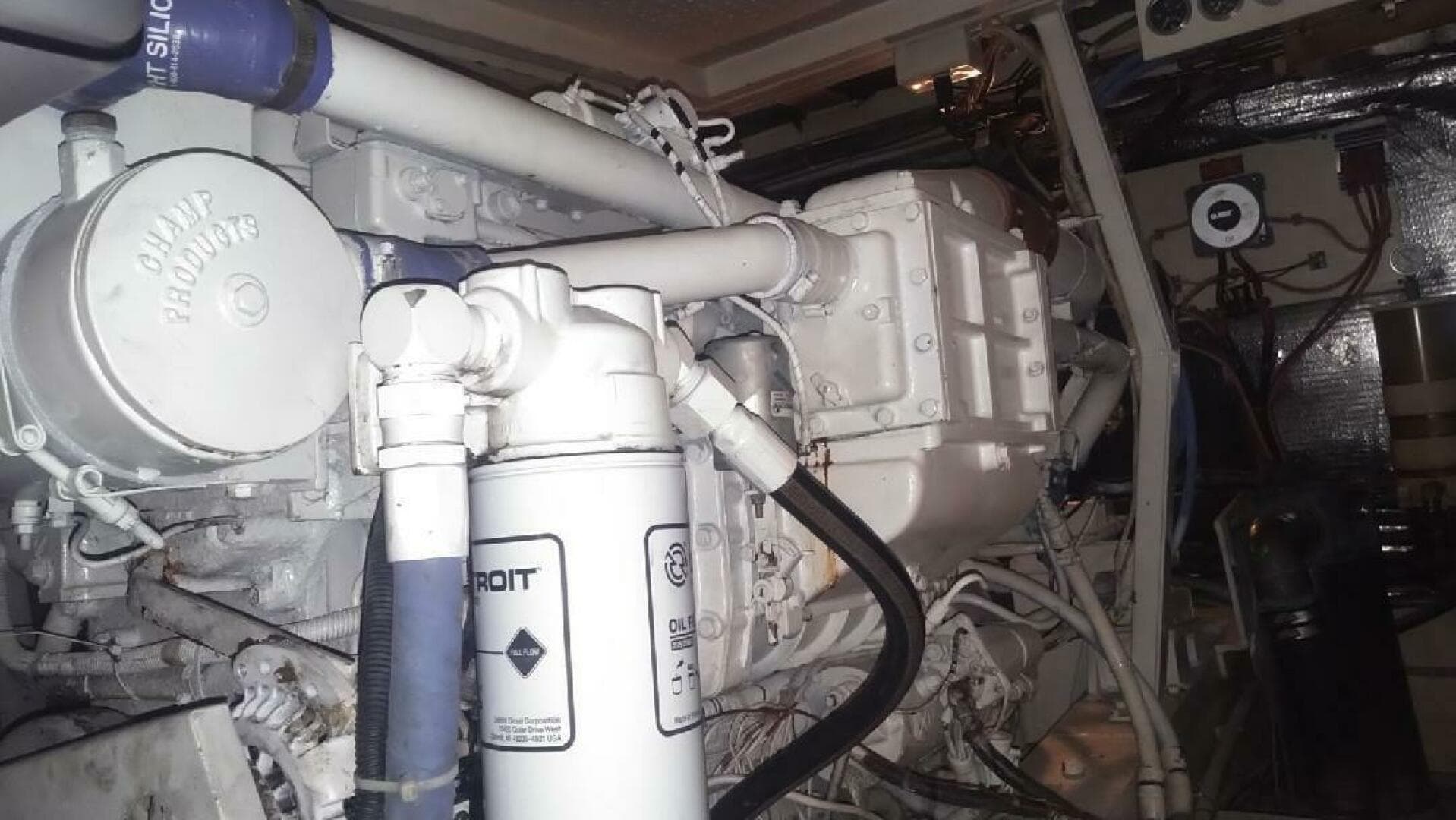 46' Chris Craft 1986 Engineroom