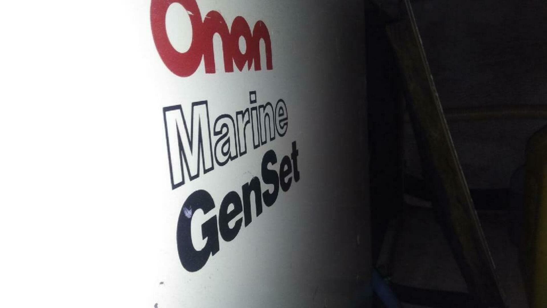 46' Chris Craft 1986 Engineroom