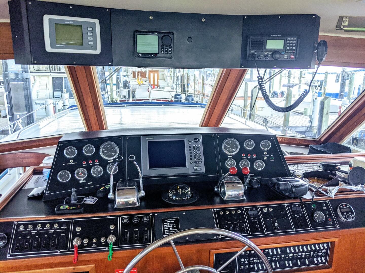 46' Chris Craft 1986 Lower Helm