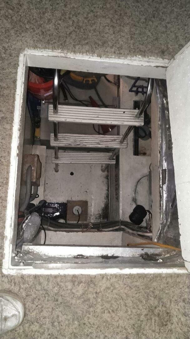 46' Chris Craft 1986 Engineroom