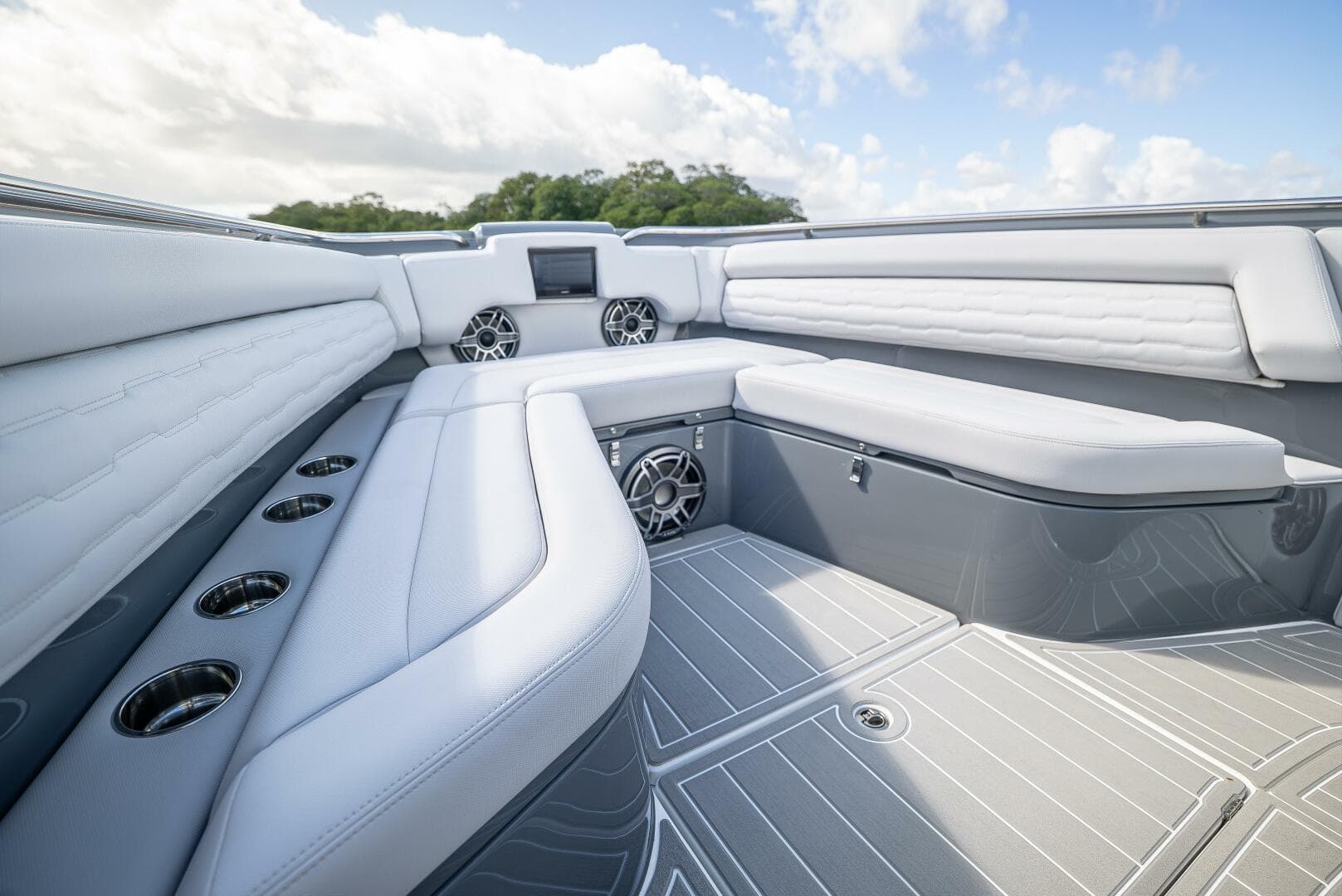 2026 Cigarette 42’ Auroris