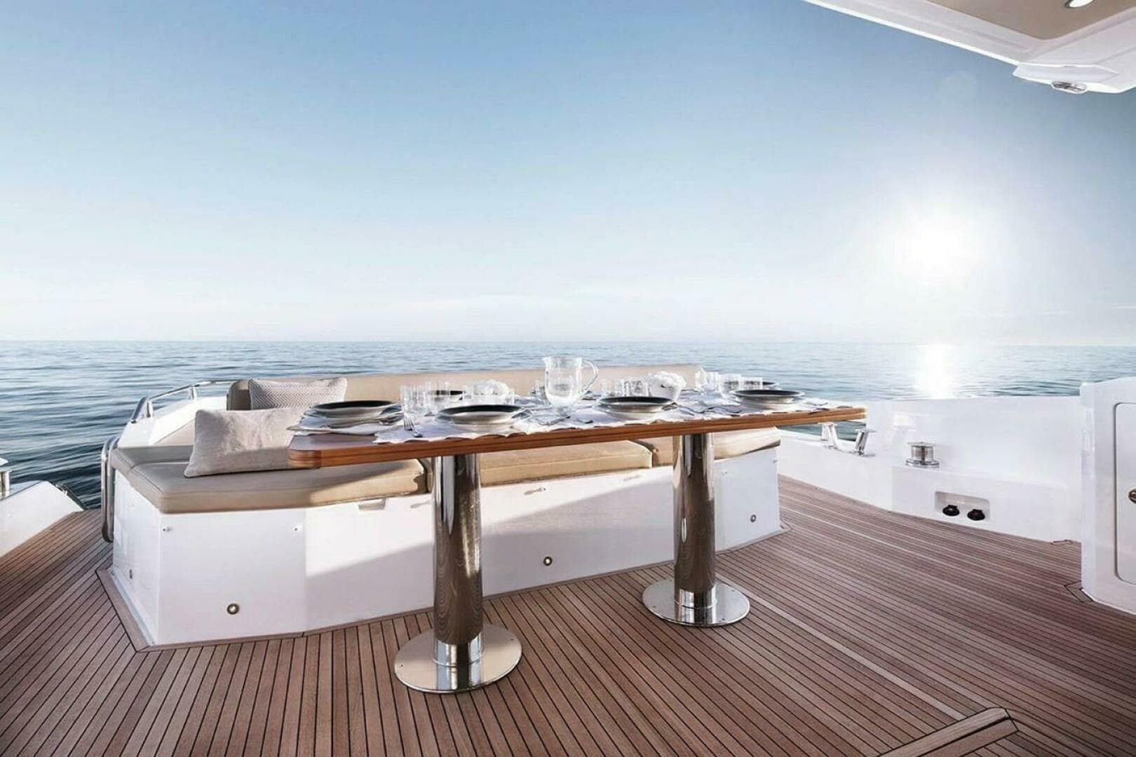 Fantastic_77 Aft Deck Dining