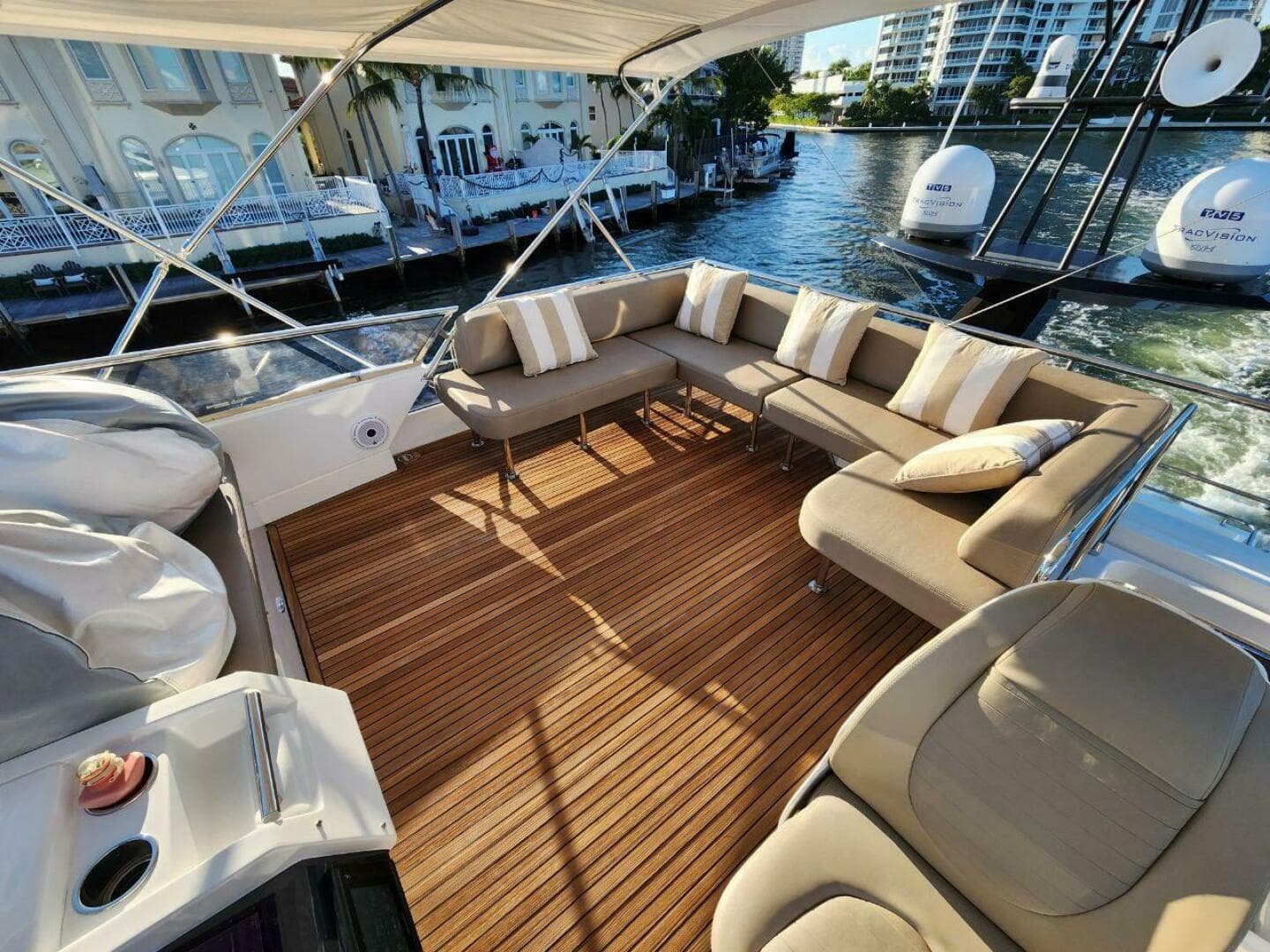 Fantastic_77 Flybridge Aft Deck