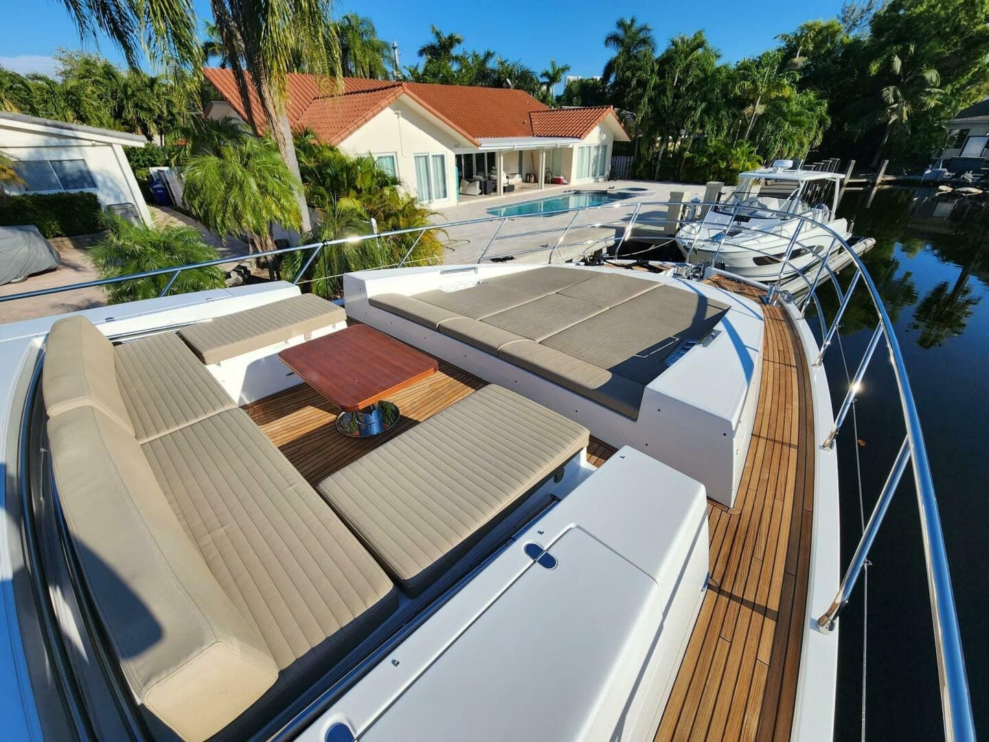 Fantastic_77 Bow Lounge