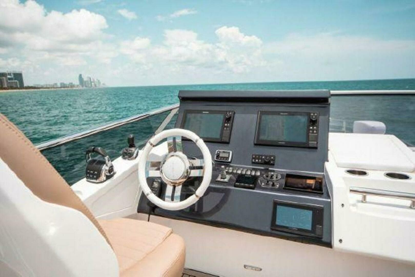 Fantastic_77 Flybridge Helm