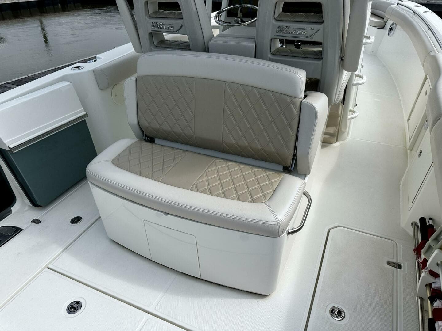 Boston Whaler 33 BOTTOMS UP - Aft Seating