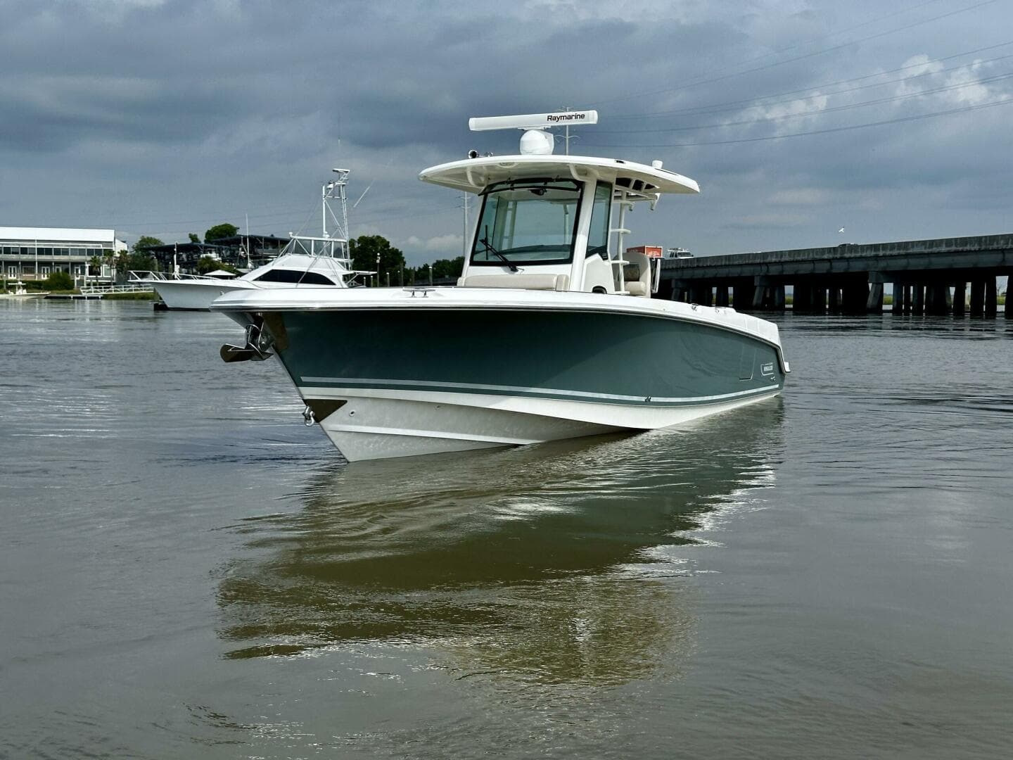 Boston Whaler 33 BOTTOMS UP -  Exterior