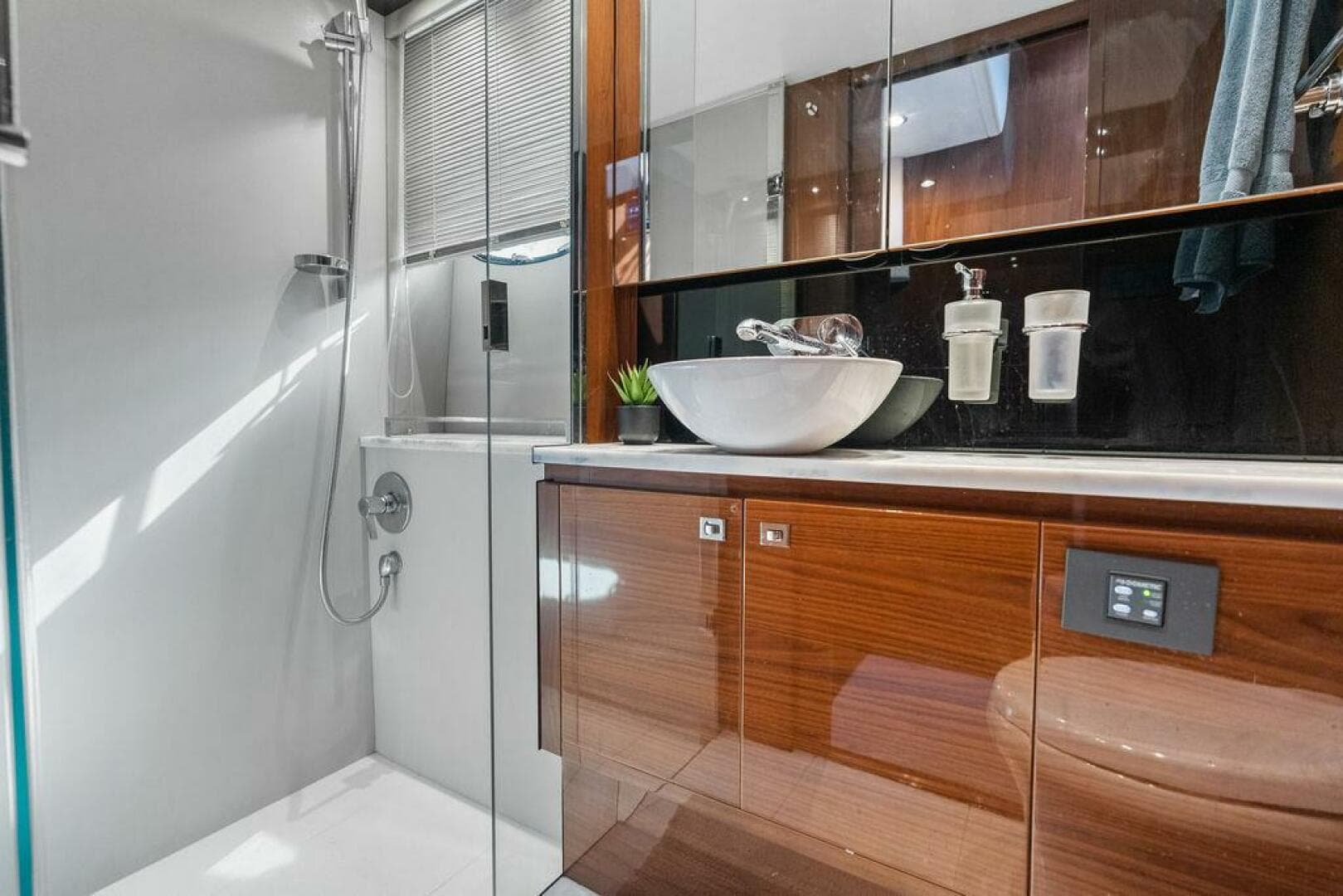 2016 Princess 60 Flybridge Motor Yacht