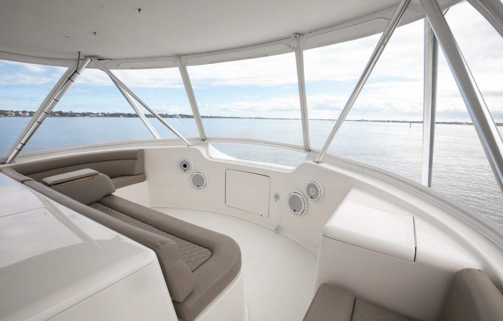 Viking 68 - Mobster - Flybridge Seating