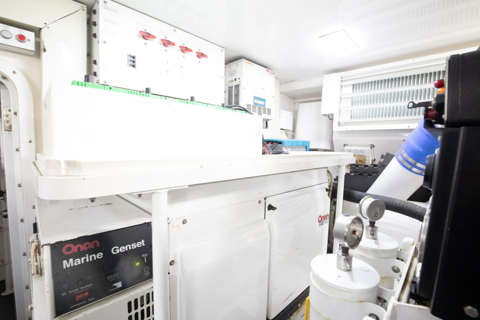 Viking 68 - Mobster - Engine Room