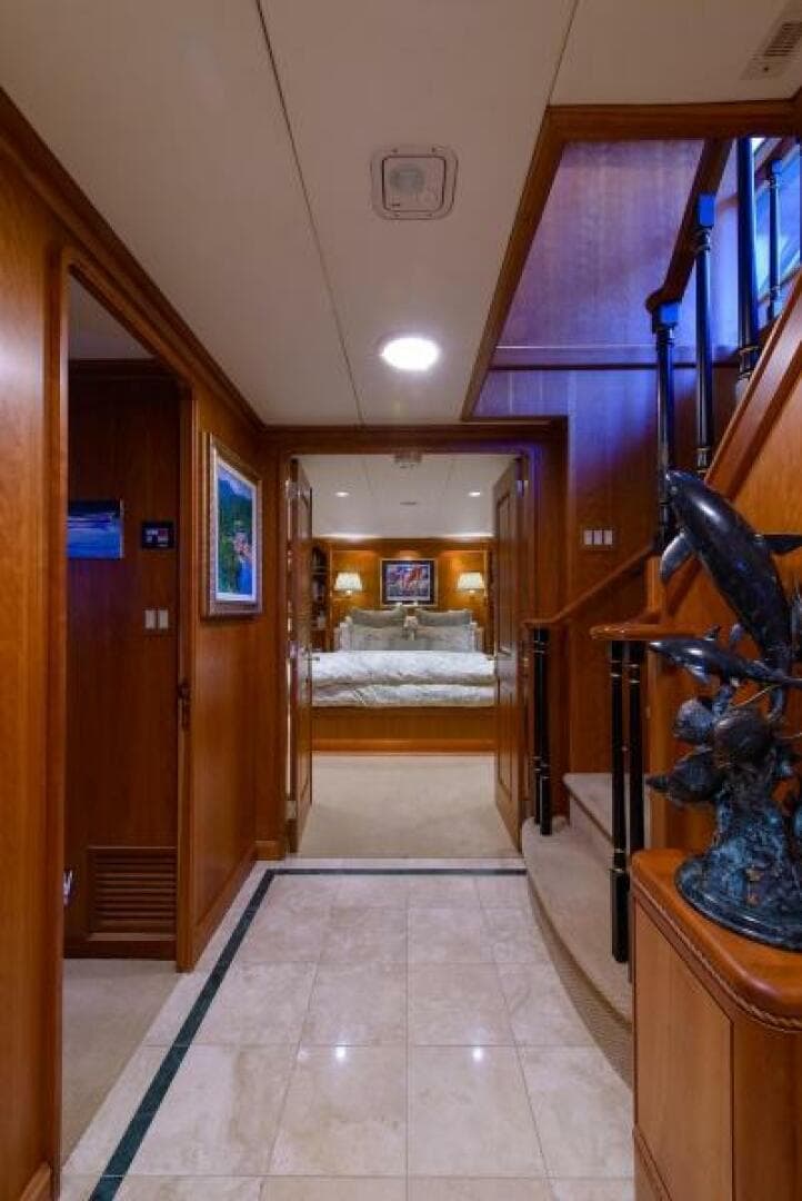 1998 Burger Raised Pilothouse